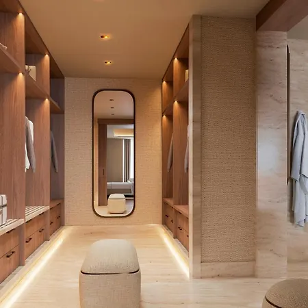 Hotel Regnum The Crown